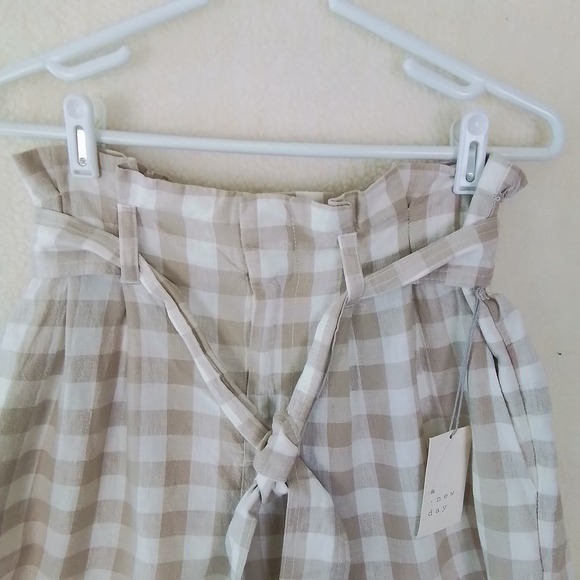 A New Day Linen Blend High Rise Paperbag Shorts Size Small Beige White Gingham - Picture 3 of 10